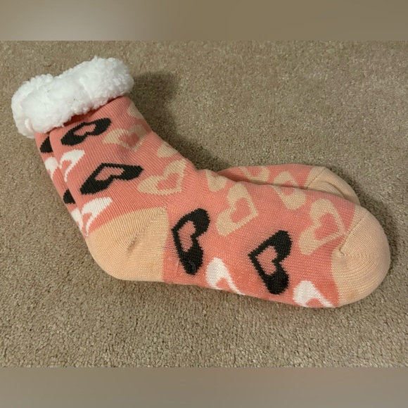 NWOT Soft Pink Sherpa Socks - Picture 2 of 3